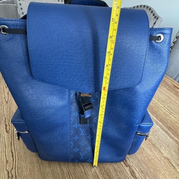 Louis Vuitton backpack - Picture 1 of 14
